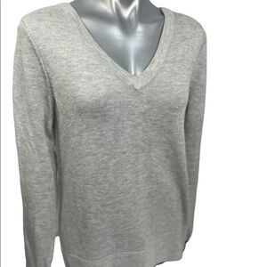 41 Hawthorn light grey V-neck sweater. EUC